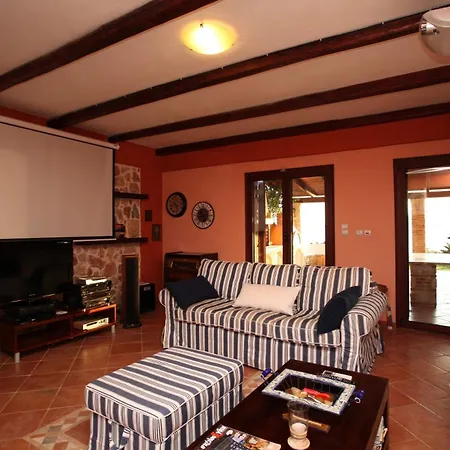 Βίλα Artemis Vathirrevma