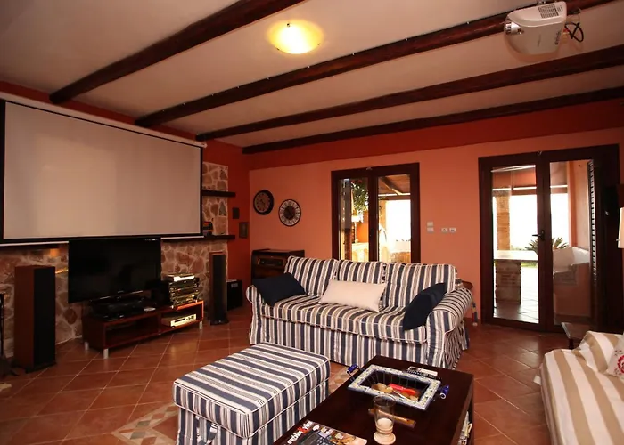 Βίλα Artemis Vathirrevma